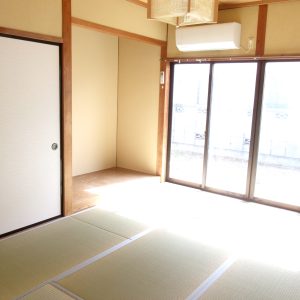 南西側のお部屋　南向きの大きな窓があります(居間)