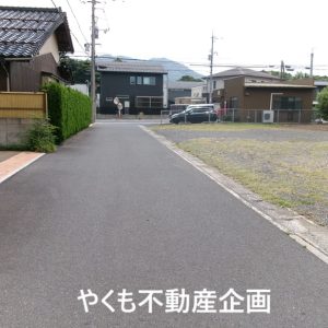 前面道路を北西側から撮影(外観)