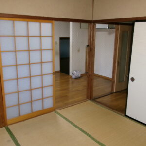 北側4.5畳からDK向き(居間)