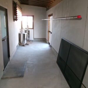 勝手口外物干し兼倉庫