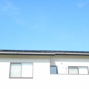 屋根には太陽光パネル（蓄電システム併用）(外観)