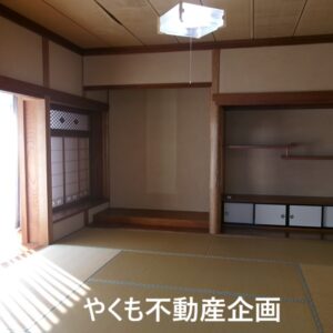 客間（天井に雨漏り跡あり）(内装)