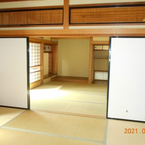 2間続きの和室は南に縁側があります(居間)