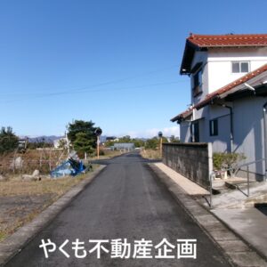 西面前面道路（南から撮影）(外観)